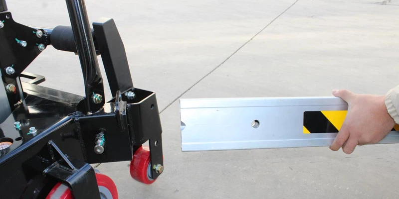 Removable outriggers Removable outriggers